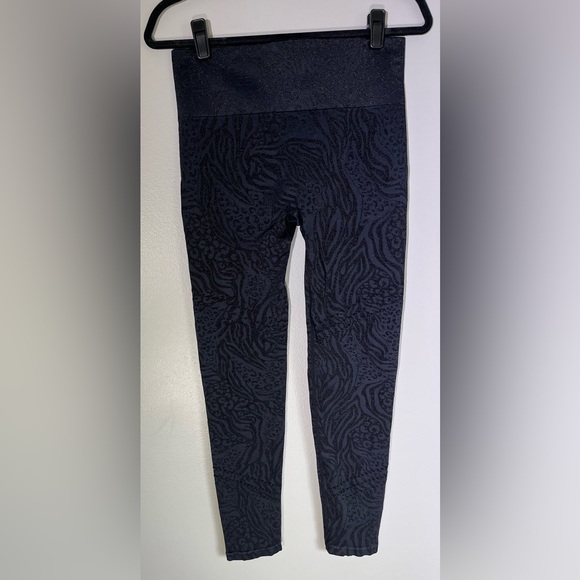 sofia by sofia vergara Pants - Sofia Active Leopard And Zebra Print Navy Black Leggings Sz Large Butt Shaping